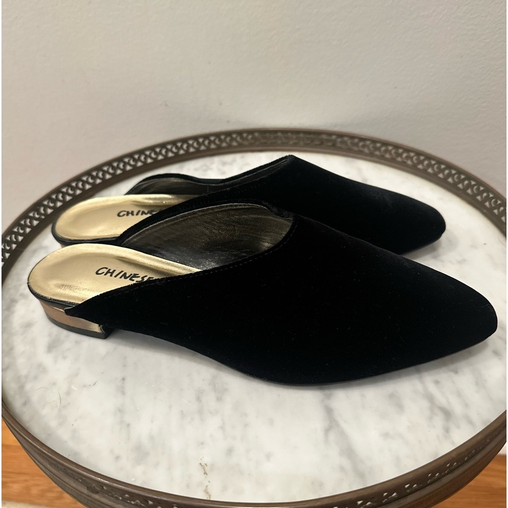 Chinese Laundry Laguna velvet slides